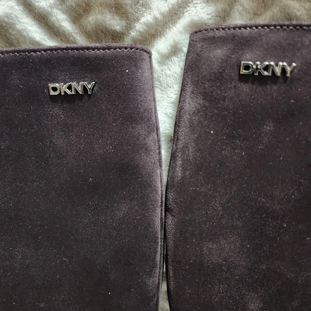 DKNY Salem Boots Dark Brown Chocolate Pointed Toe Knee High Heeled Sz 5.5M